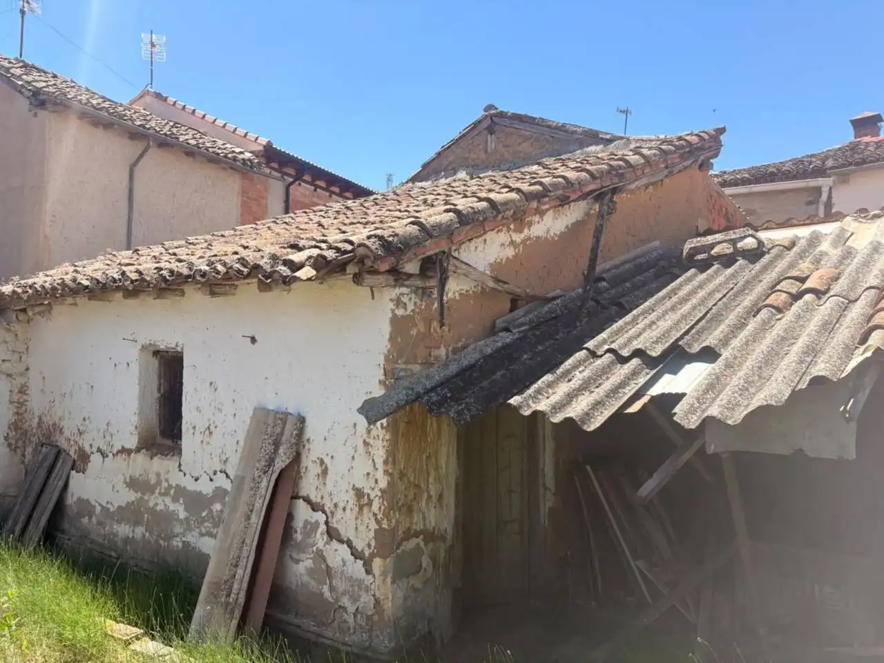 Vista exterior de Casa o xalet en venda en Melgar de Fernamental amb Jardí privat