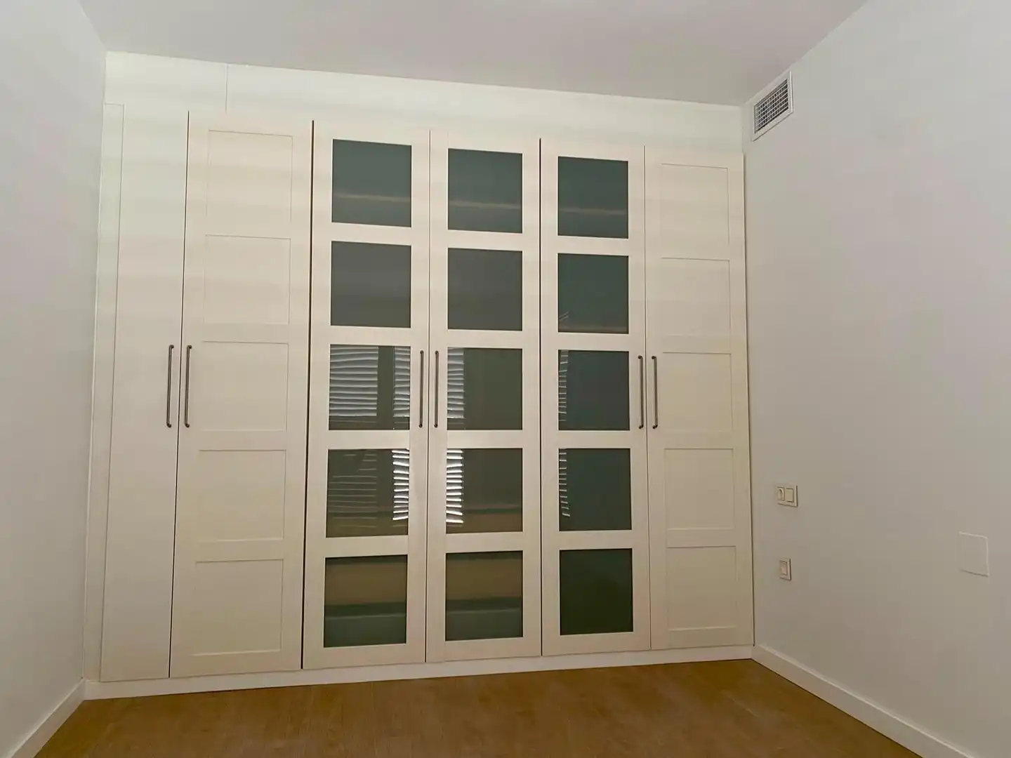 Schlafzimmer von Dachboden zum Verkauf in Murcia mit Klimaanlage, Terrasse und Balkon