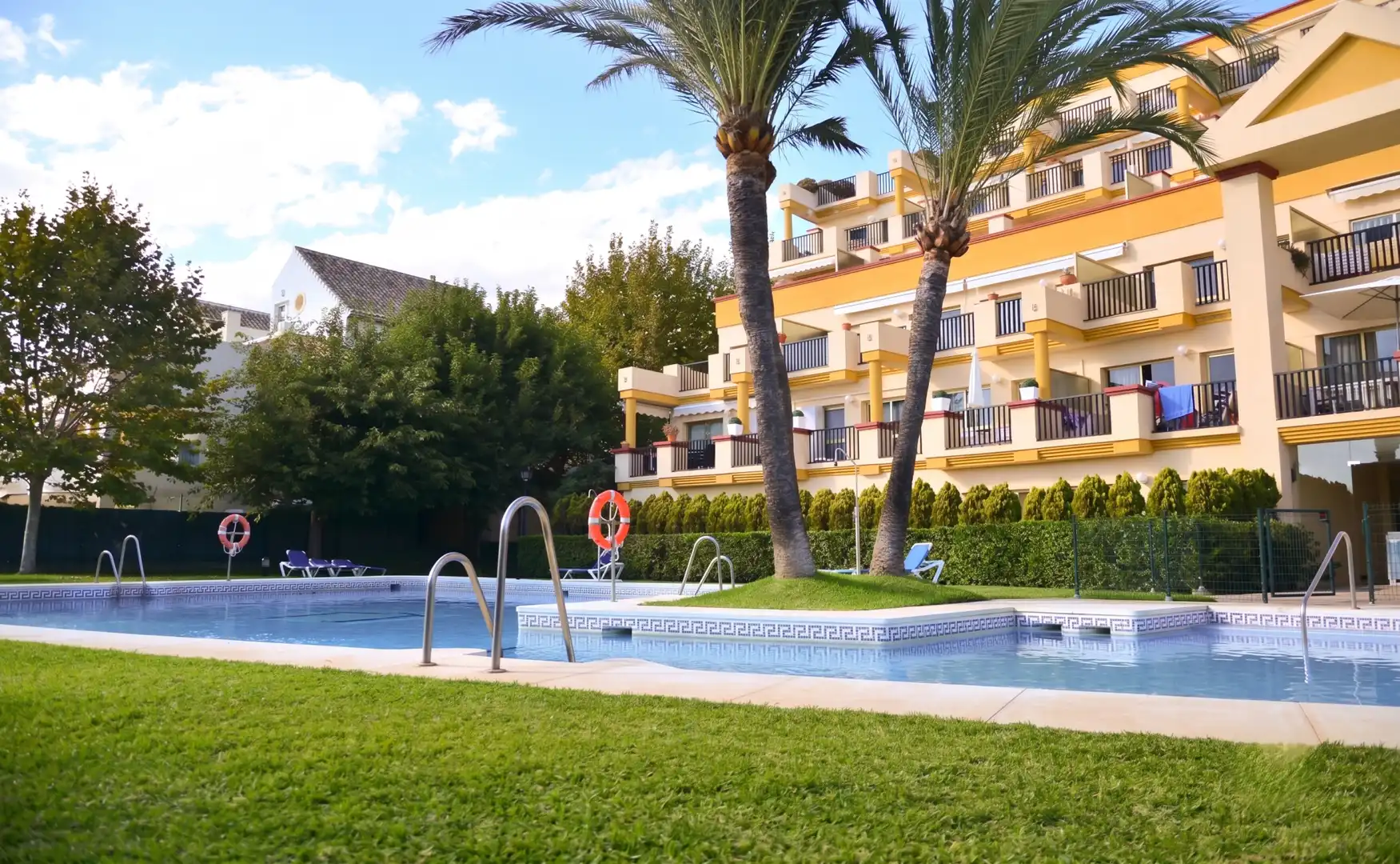 Swimming pool of Ground floor for sale in Marbella  with Air Conditioner, Terrace and Swimming Pool