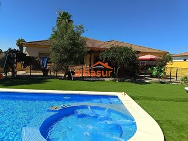 Villa con piscina in vendita a Camino de la Barquera 88