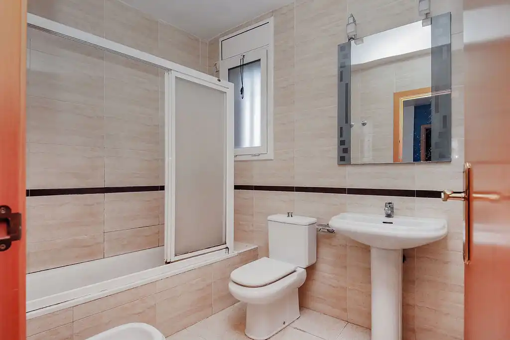 Casa aparellada en venda a C/ Princep D´Asturies, imagen 13