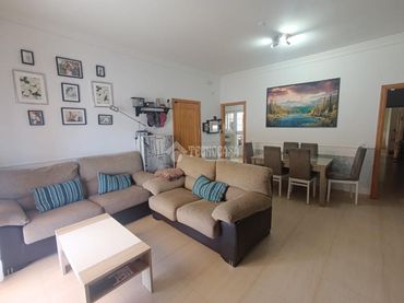Casa aparellada en venda a La Carolina