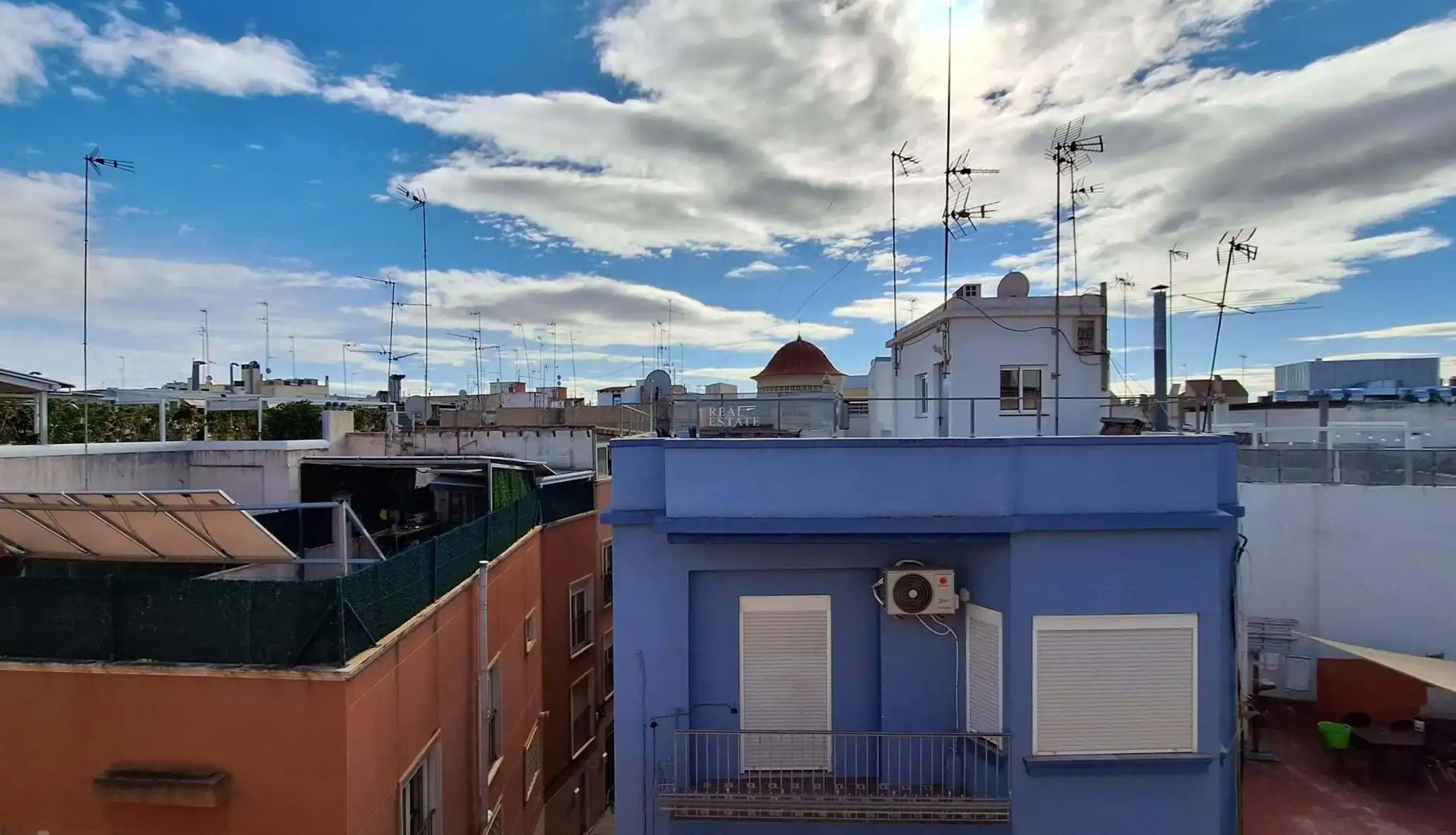 Vista exterior de Ático en venta en Elche / Elx con Terraza y Balcón