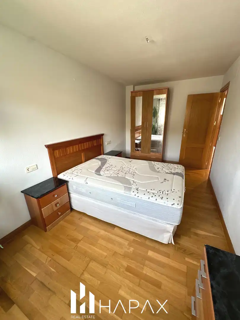Schlafzimmer von Wohnung zum Verkauf in Salamanca mit Heizung, Privatgarten und Möbliert