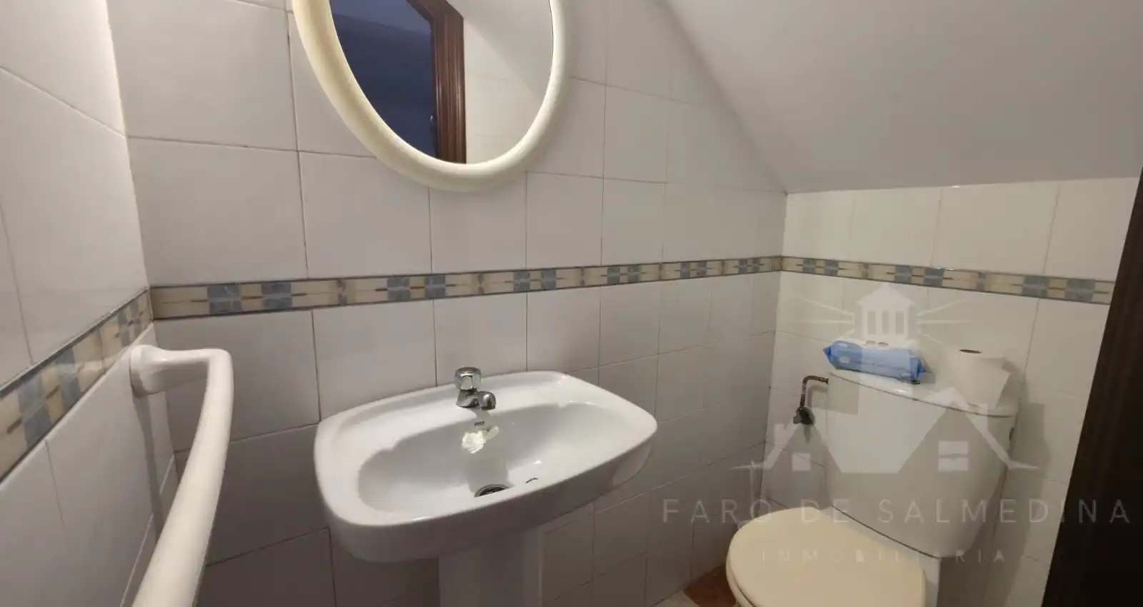 Badezimmer von Einfamilien-Reihenhaus zum Verkauf in Chipiona mit Terrasse und Möbliert