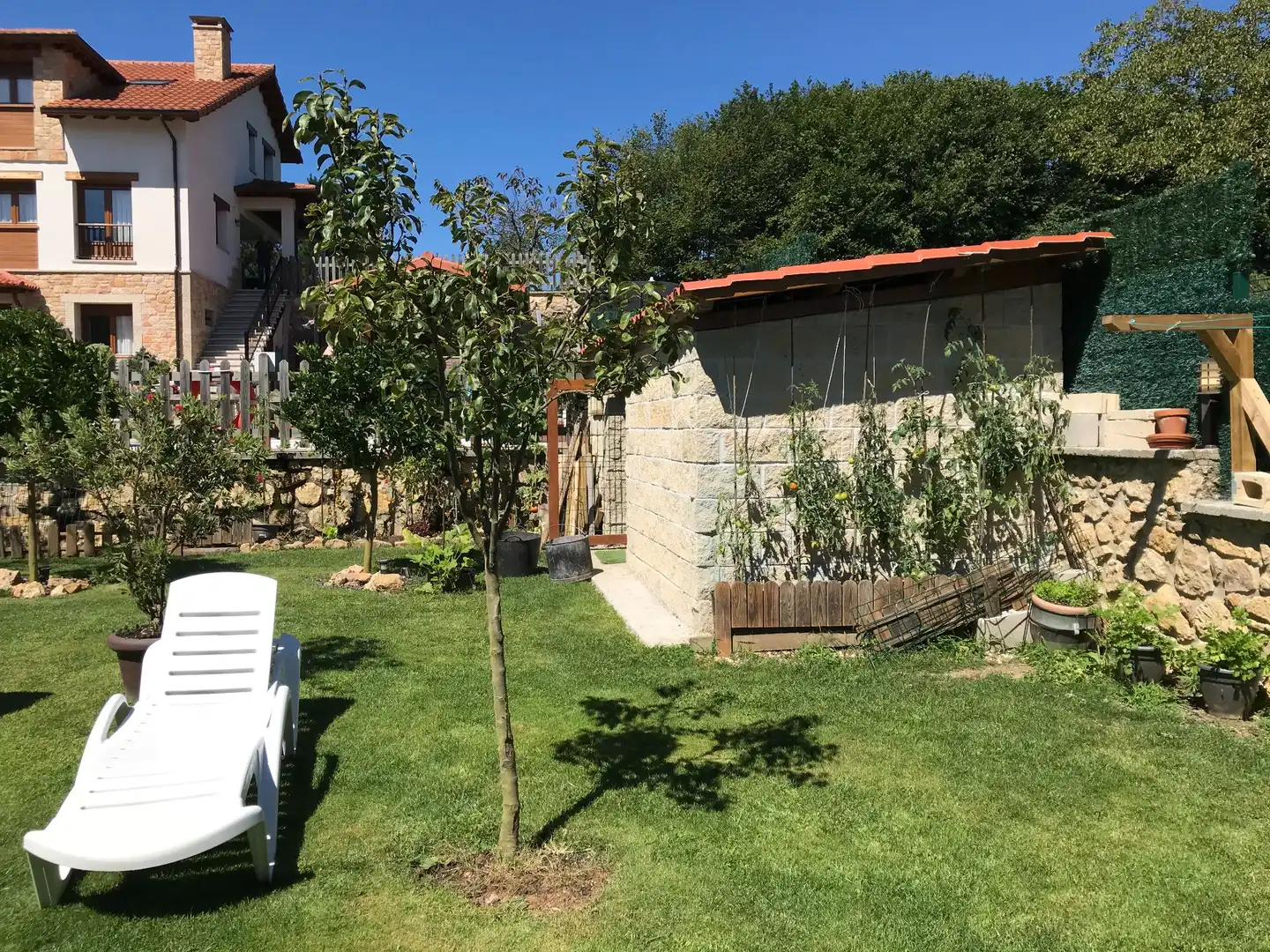 Jardí de Edifici en venda en Parres