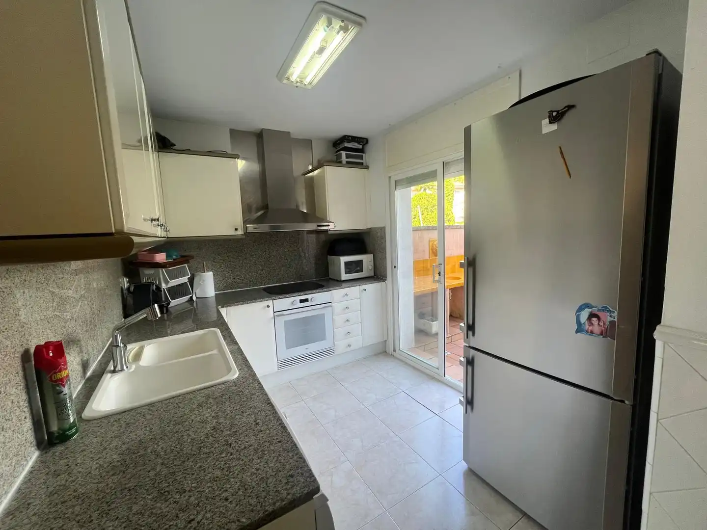 Cocina de Casa adosada en venta en Castell d'Aro, Platja d'Aro i s'Agaró con Jardín privado, Terraza y Amueblado