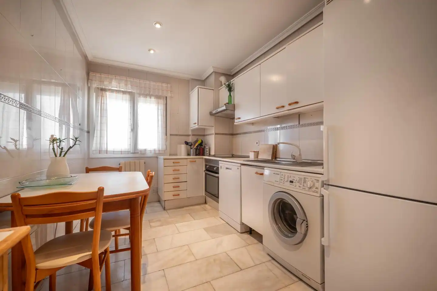Küche von Wohnung zum Verkauf in Ávila mit Klimaanlage, Parkett und Terrasse