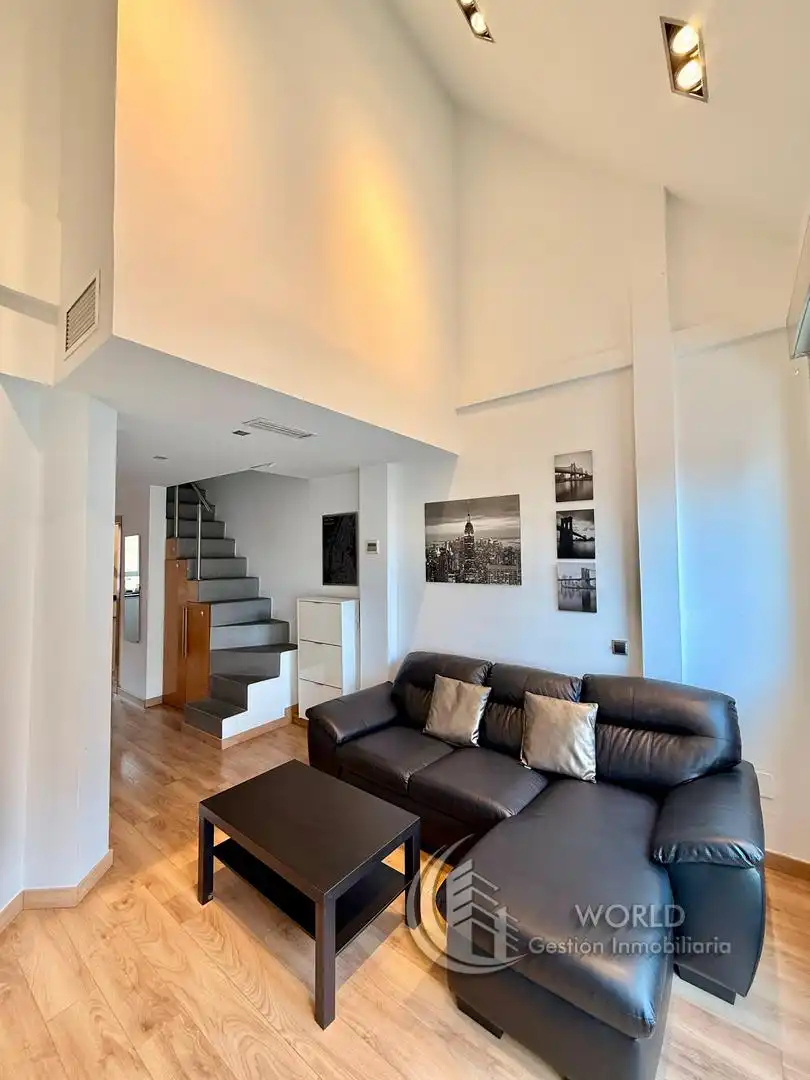 Wohnzimmer von Dachboden zum Verkauf in Madrid mit Klimaanlage, Heizung und Terrasse