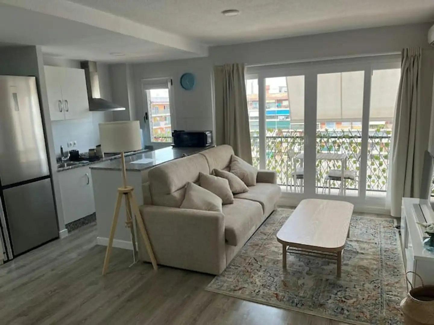 Sala de estar de Piso de alquiler en  Valencia Capital con Aire acondicionado, Calefacción y Amueblado
