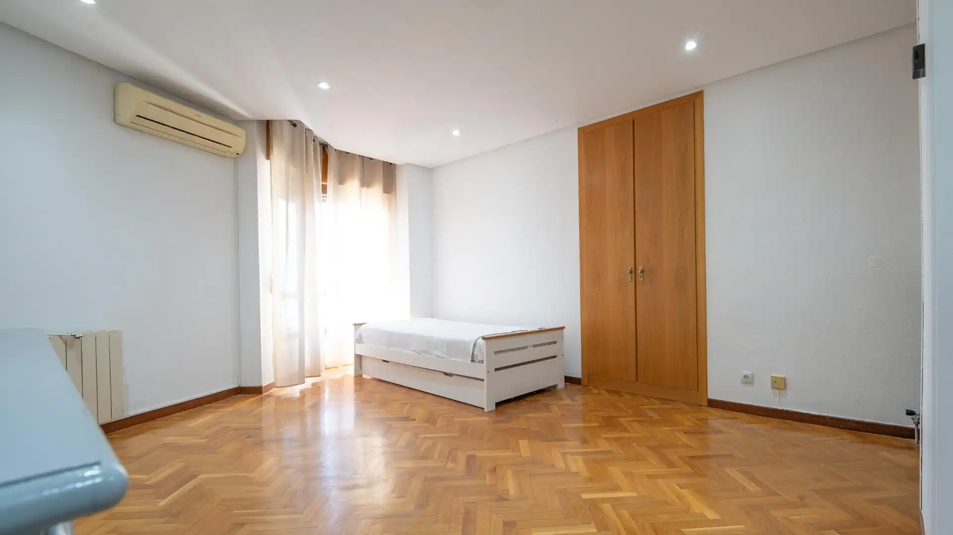 Habitación de Estudio de alquiler en Madrid con Aire acondicionado, Calefacción y Parquet