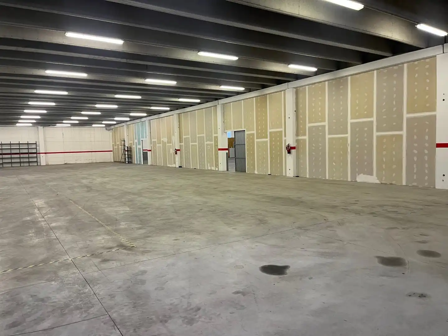 Industrial buildings for sale in Cardona
