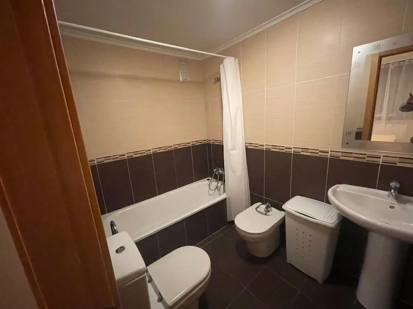 Baño de Piso en venta en  Logroño con Aire acondicionado, Calefacción y Parquet