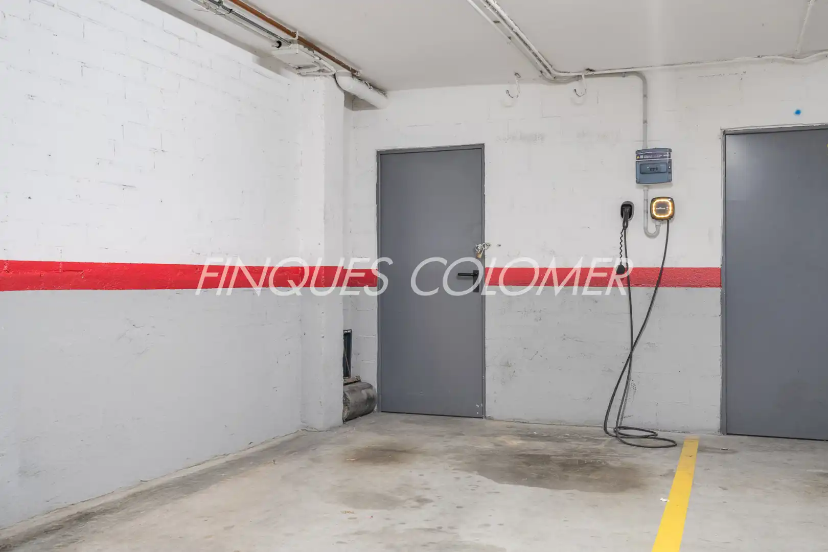 Parking de Dúplex en venta en Rubí con Aire acondicionado, Calefacción y Jardín privado