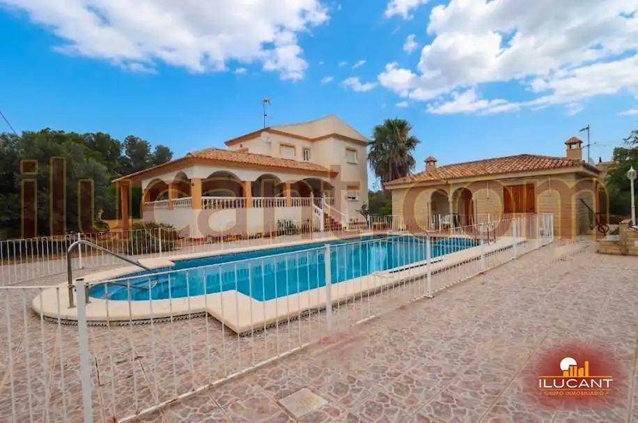 Detached house with terrace for sale in Almajada - Ravel
