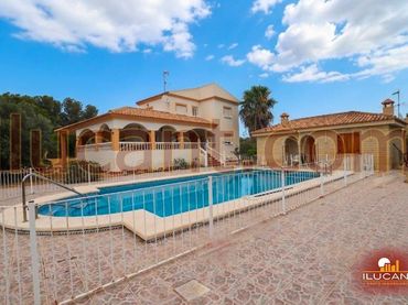 Villa avec balcon à vendre à Almajada - Ravel