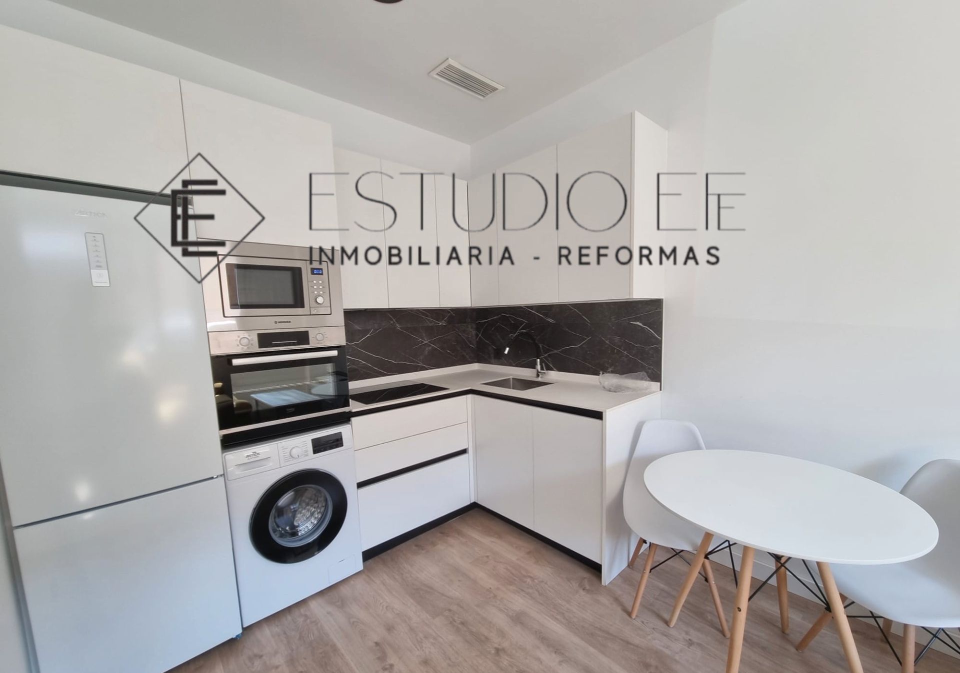 Kitchen of Apartment to rent in Salamanca Capital  with Heating and Furnished