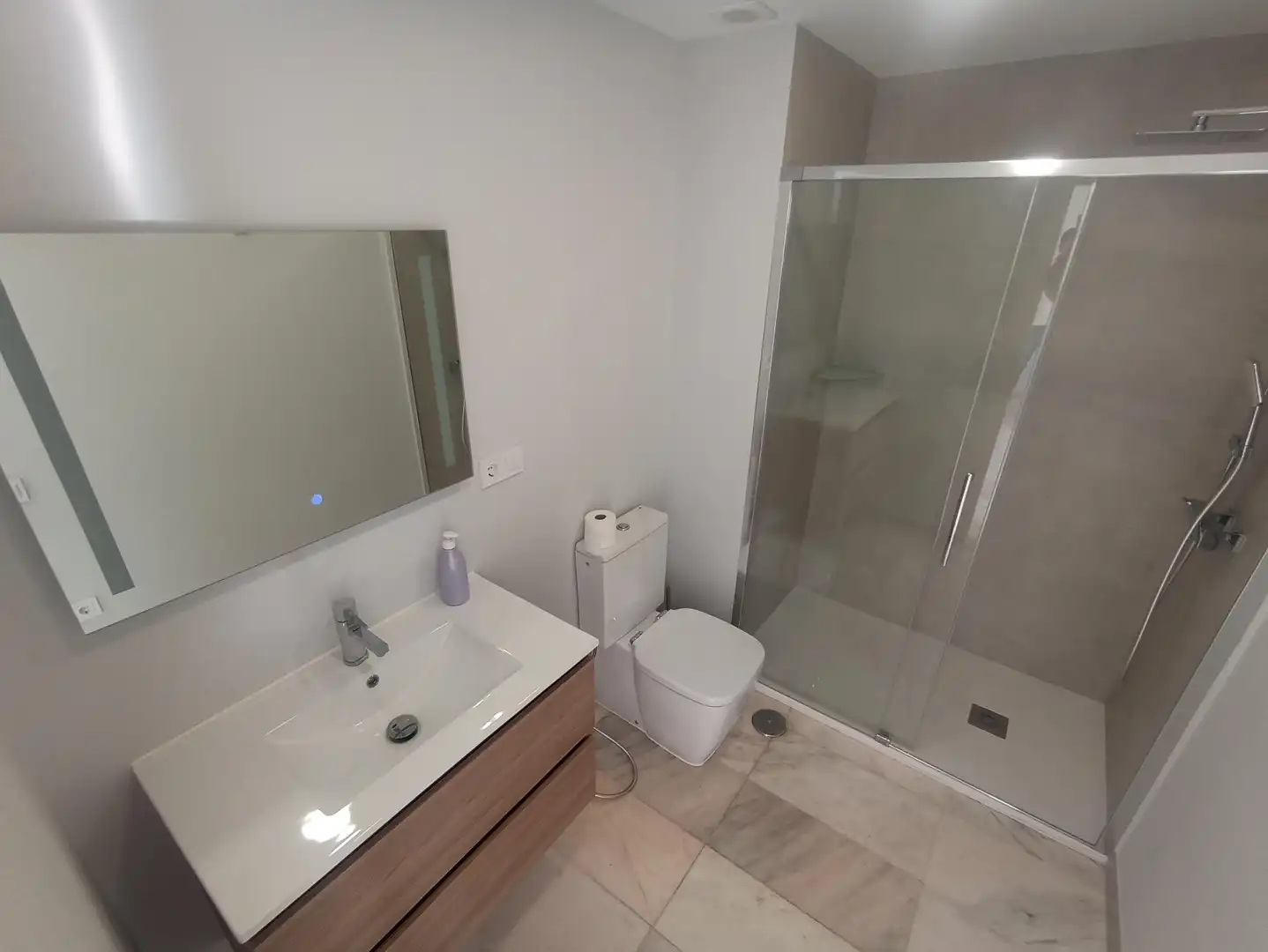 Bathroom of Flat for rent in Sevilla  with Air Conditioner, Terrace and Storage room