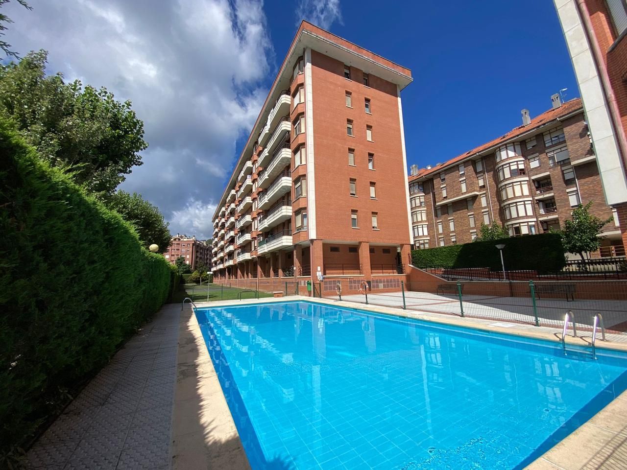 Piscina de Àtic en venda en Castro-Urdiales amb Calefacció, Parquet i Terrassa