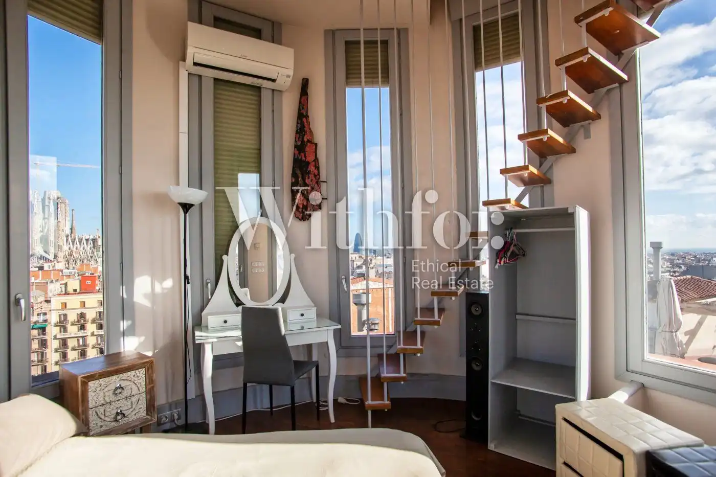 Habitación de Ático en venta en Barcelona con Aire acondicionado, Calefacción y Parquet