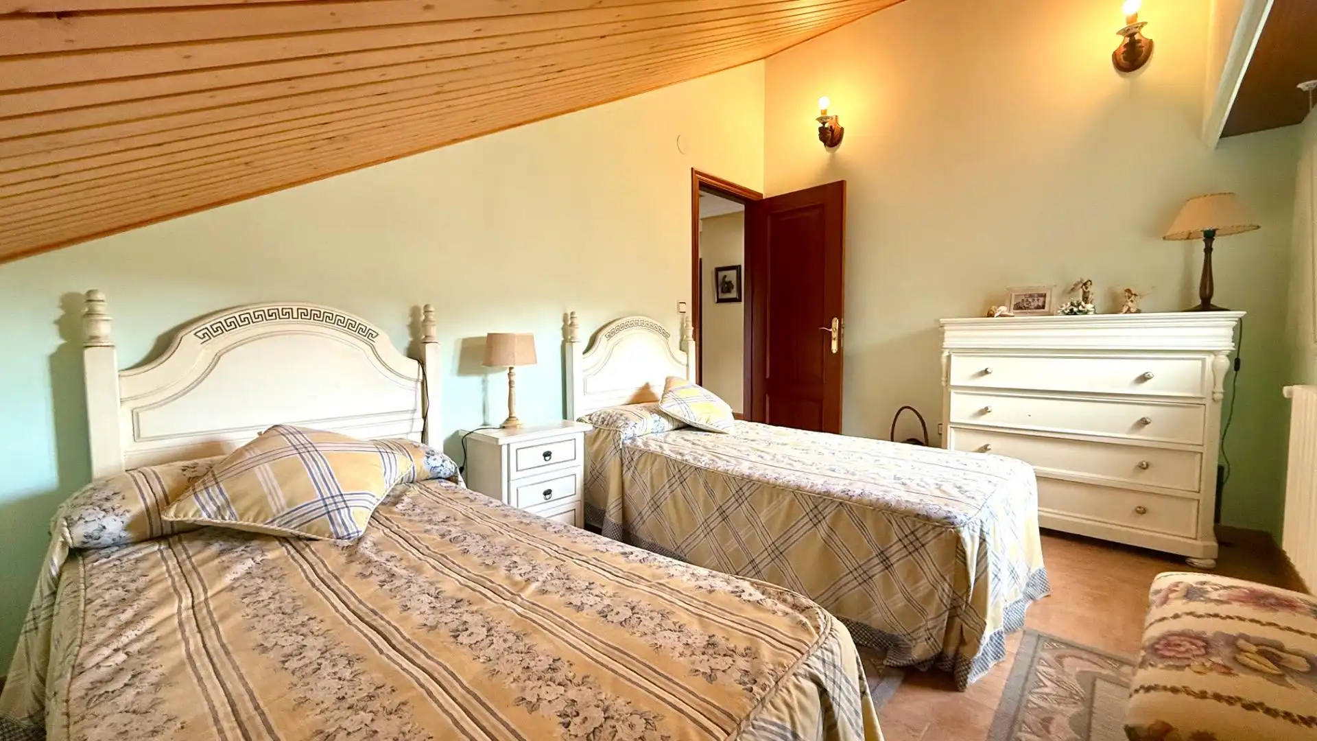 Bedroom of Country homes for sale in Toén  with Private garden, Storage room and Swimming Pool