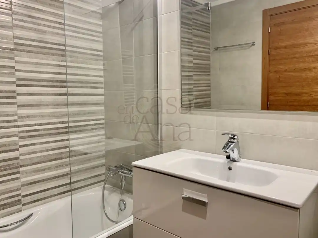 Baño de Piso de alquiler en Bilbao  con Calefacción, Jardín privado y Trastero