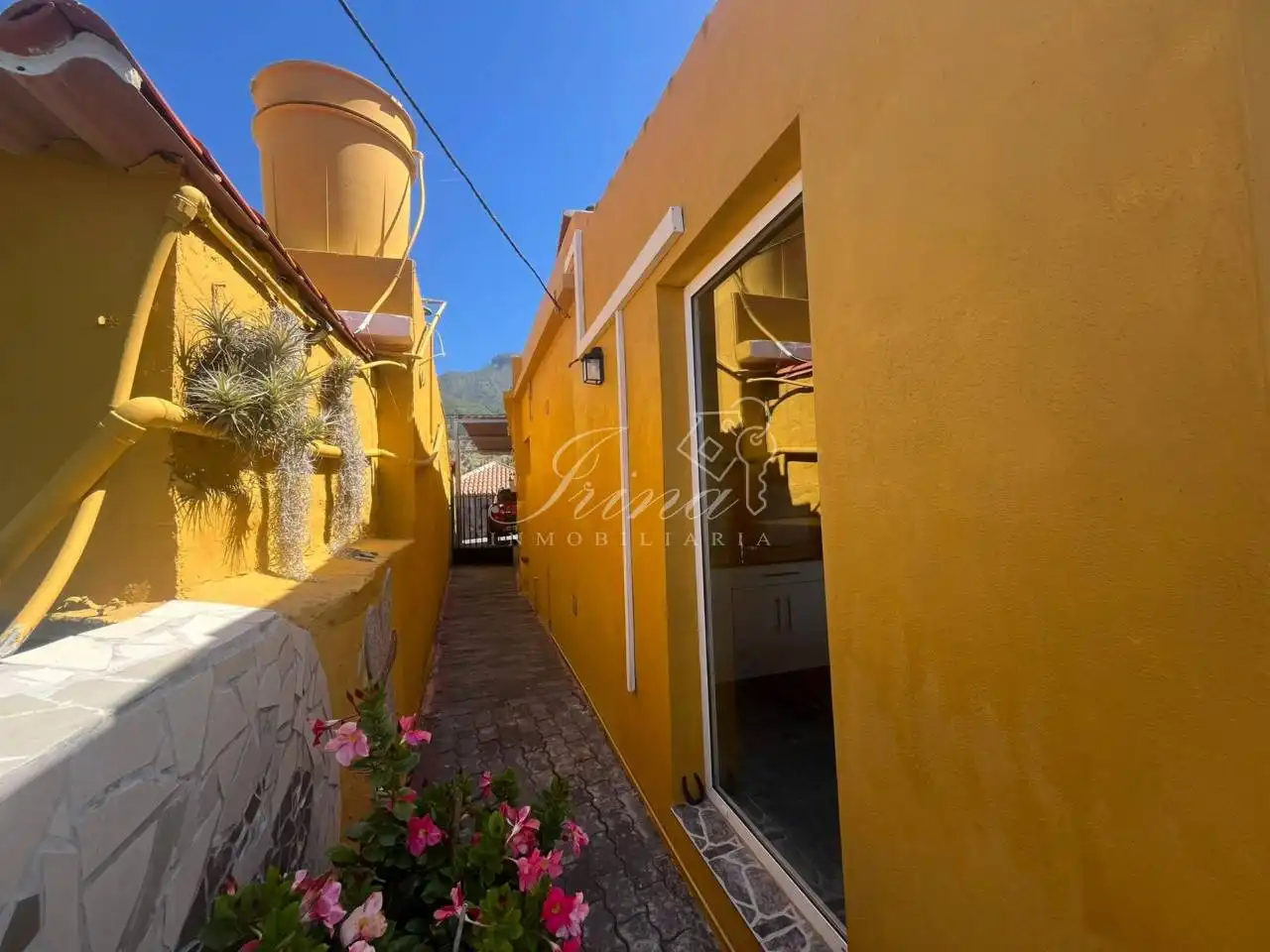 Vista exterior de Casa adosada en venta en El Paso con Jardín privado