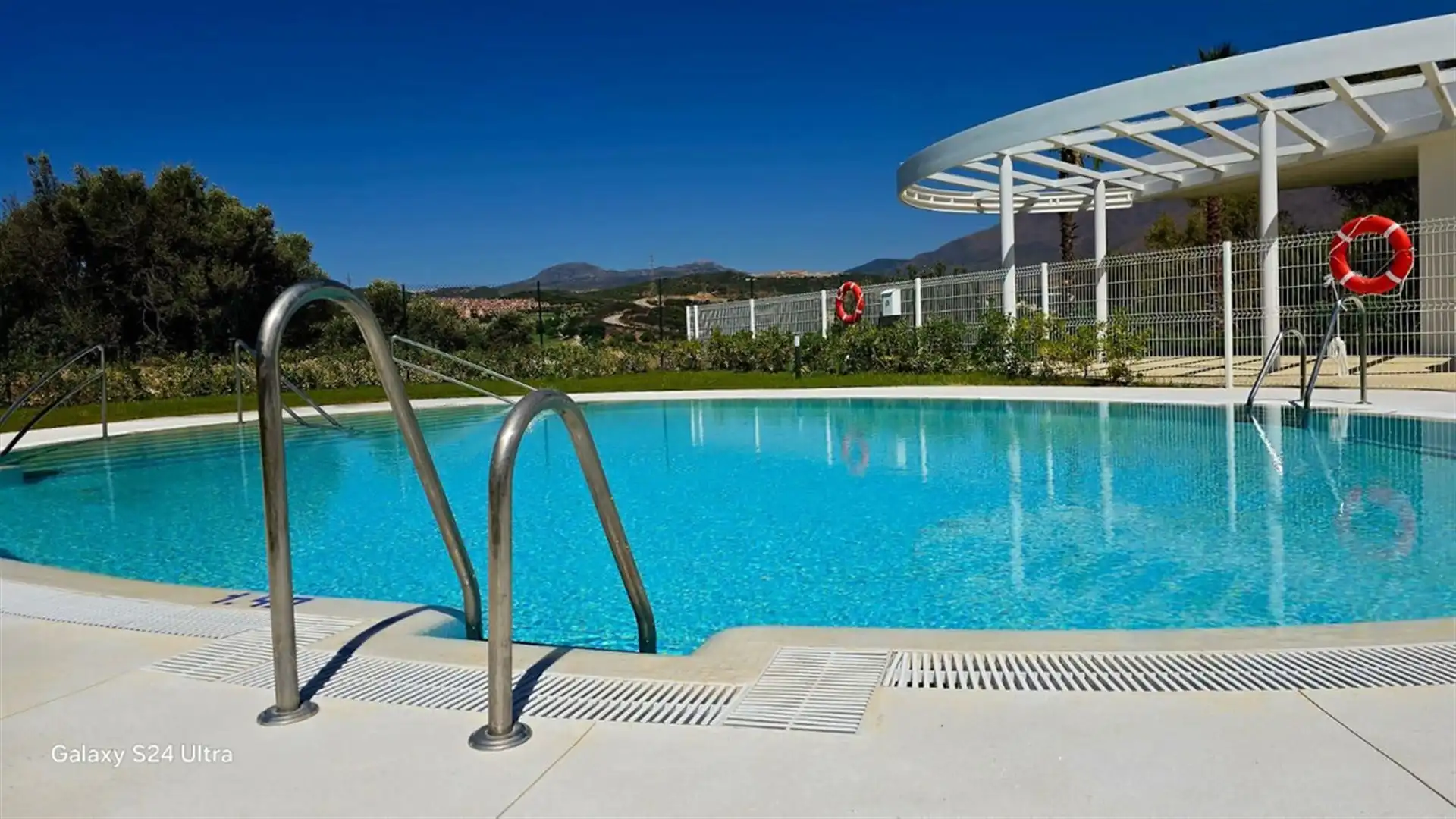 Piscina de Apartament en venda en Estepona amb Aire condicionat i Terrassa