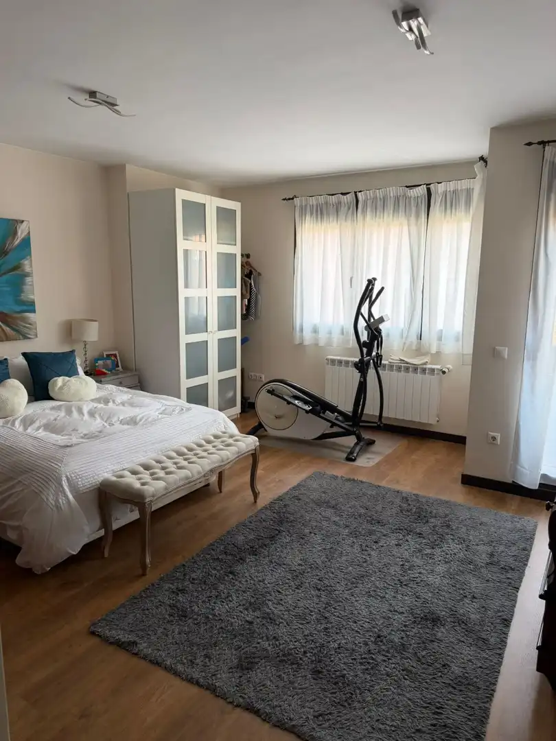 Schlafzimmer von Haus oder Chalet zum Verkauf in Meco mit Klimaanlage, Heizung und Terrasse
