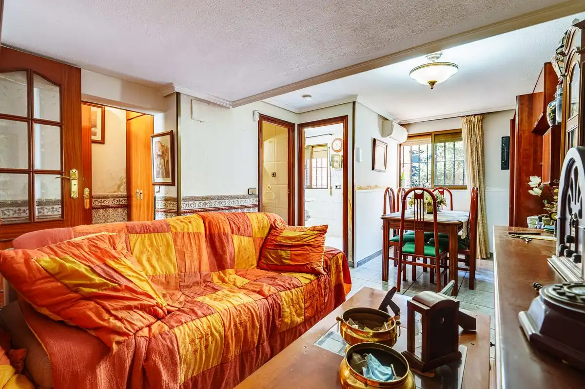 Sala de estar de Casa adosada en venta en Alcalá de Henares con Aire acondicionado, Calefacción y Jardín privado