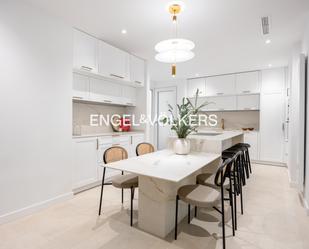 Cuina de Apartament en venda en  Madrid Capital amb Aire condicionat, Calefacció i Moblat