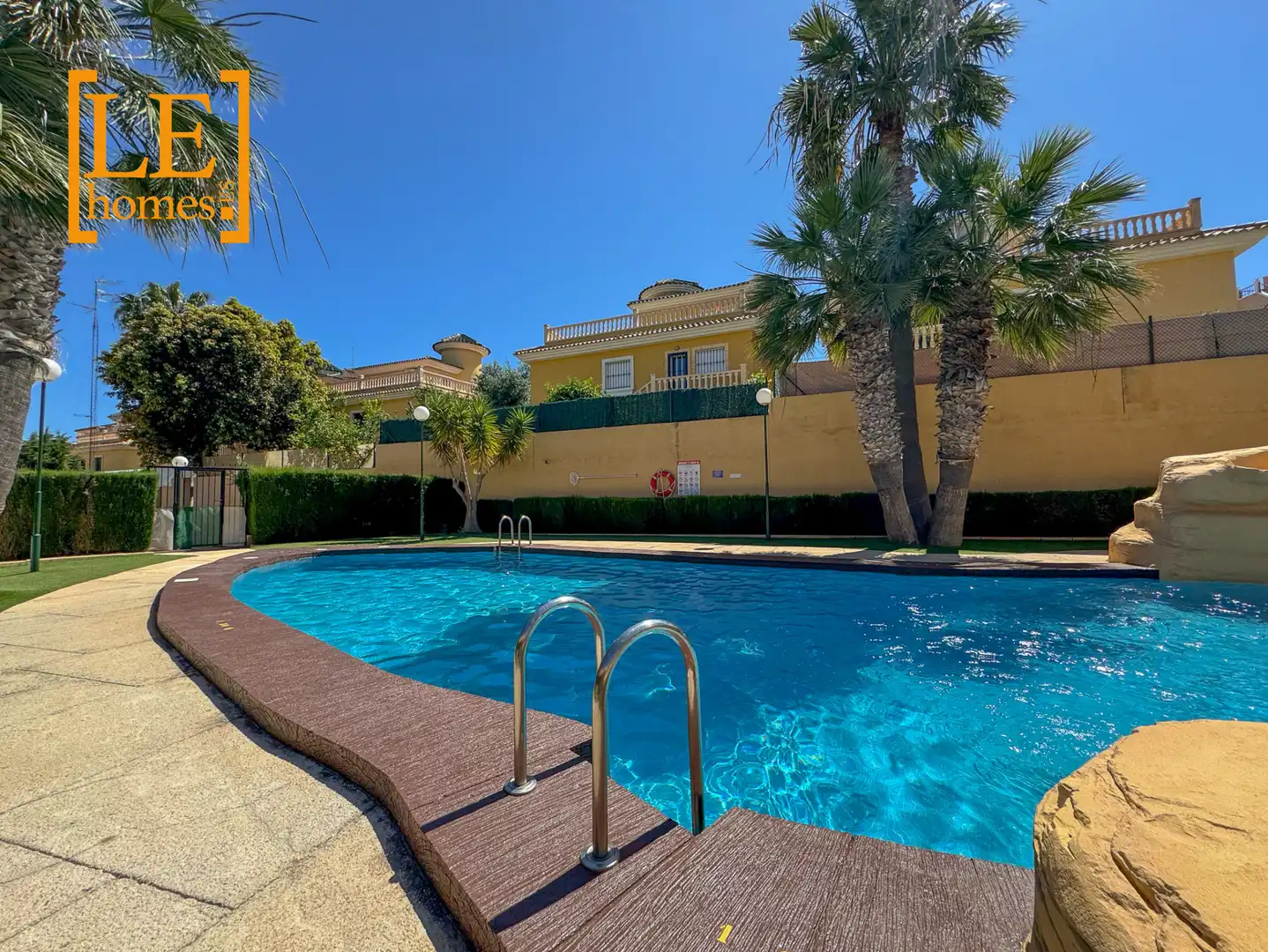 Piscina de Apartament en venda en Orihuela amb Aire condicionat, Moblat i Forn