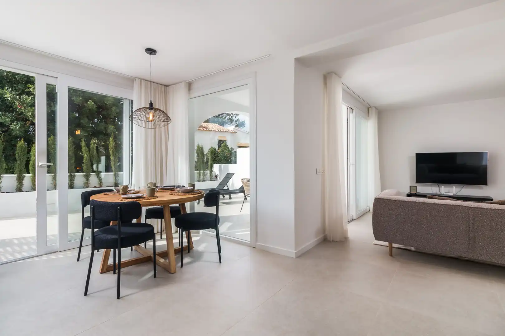 Comedor de Casa adosada en venta en Istán con Aire acondicionado, Terraza y Piscina