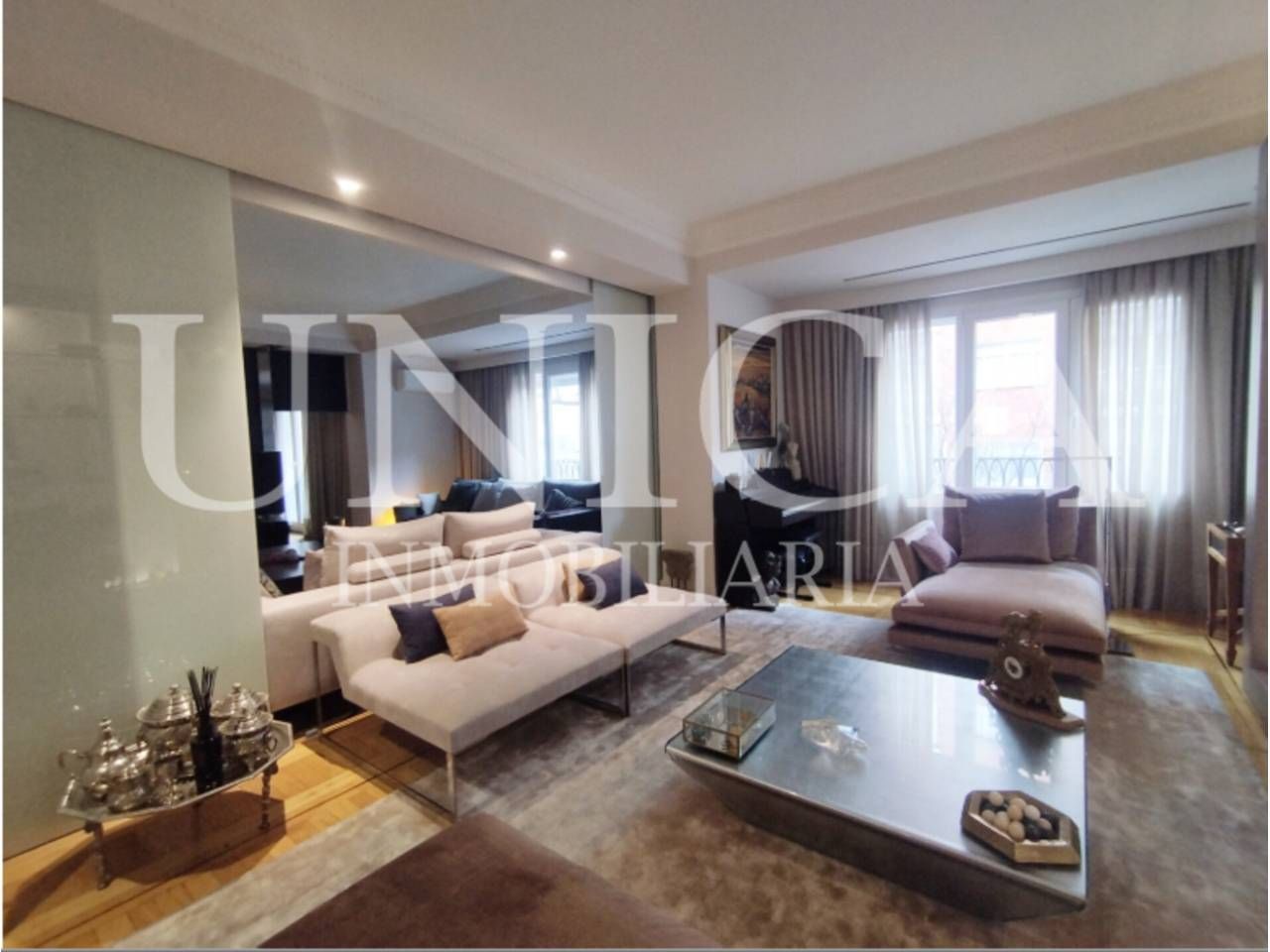 Living room of Flat for sale in  Madrid Capital  with Air Conditioner, Heating and Parquet flooring