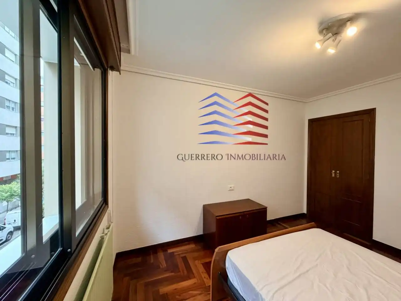 Piso de alquiler en Vigo  con Calefacción, Parquet y Terraza
