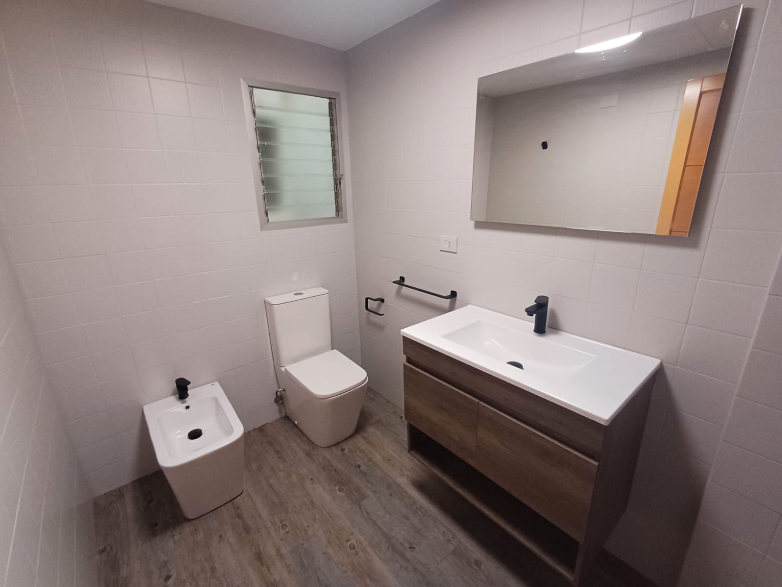 Bathroom of Flat for sale in Benetússer  with Air Conditioner, Oven and Washing machine