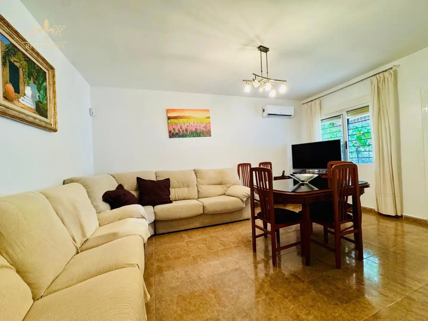 Wohnzimmer von Einfamilien-Reihenhaus zum Verkauf in L'Alfàs del Pi mit Klimaanlage, Terrasse und Schwimmbad