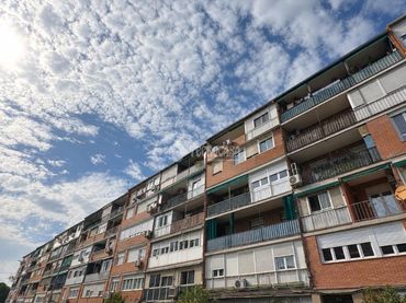 Pis amb balcó en venda a Latina