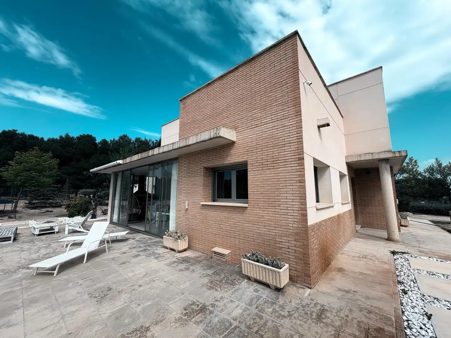 Vista exterior de Casa o xalet en venda en Almansa amb Calefacció, Jardí privat i Terrassa