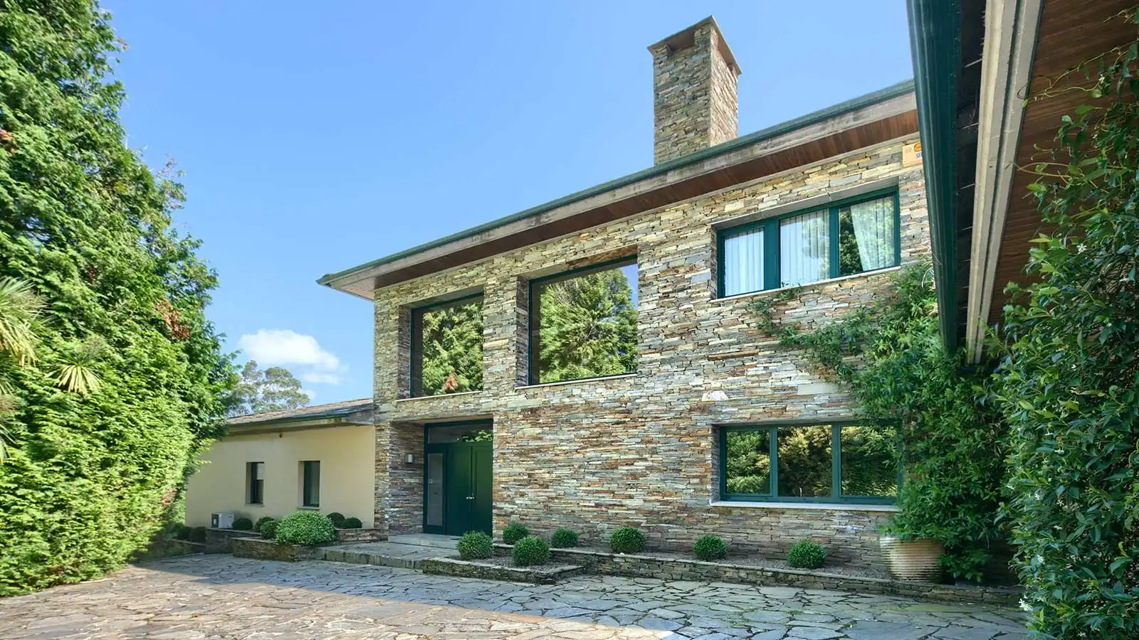 Vista exterior de Casa o chalet en venta en Oleiros con Calefacción, Jardín privado y Parquet