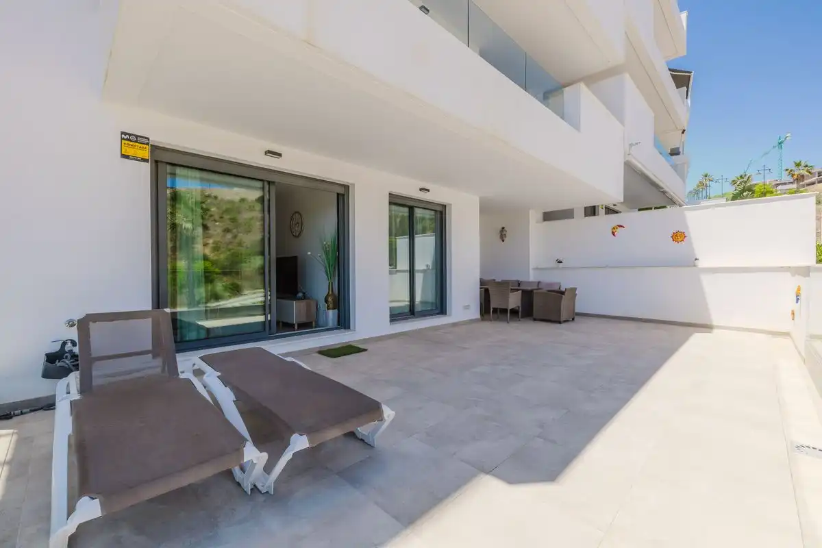 Flat with terrace for sale in Avenida Fuengirola
