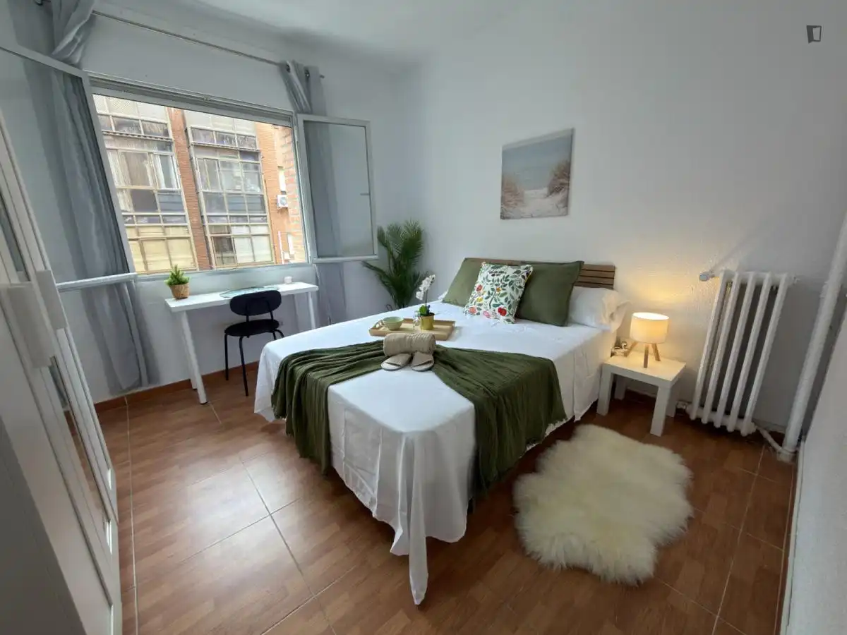 Bedroom of Apartments for share in Madrid  with Heating, Furnished and Washing machine