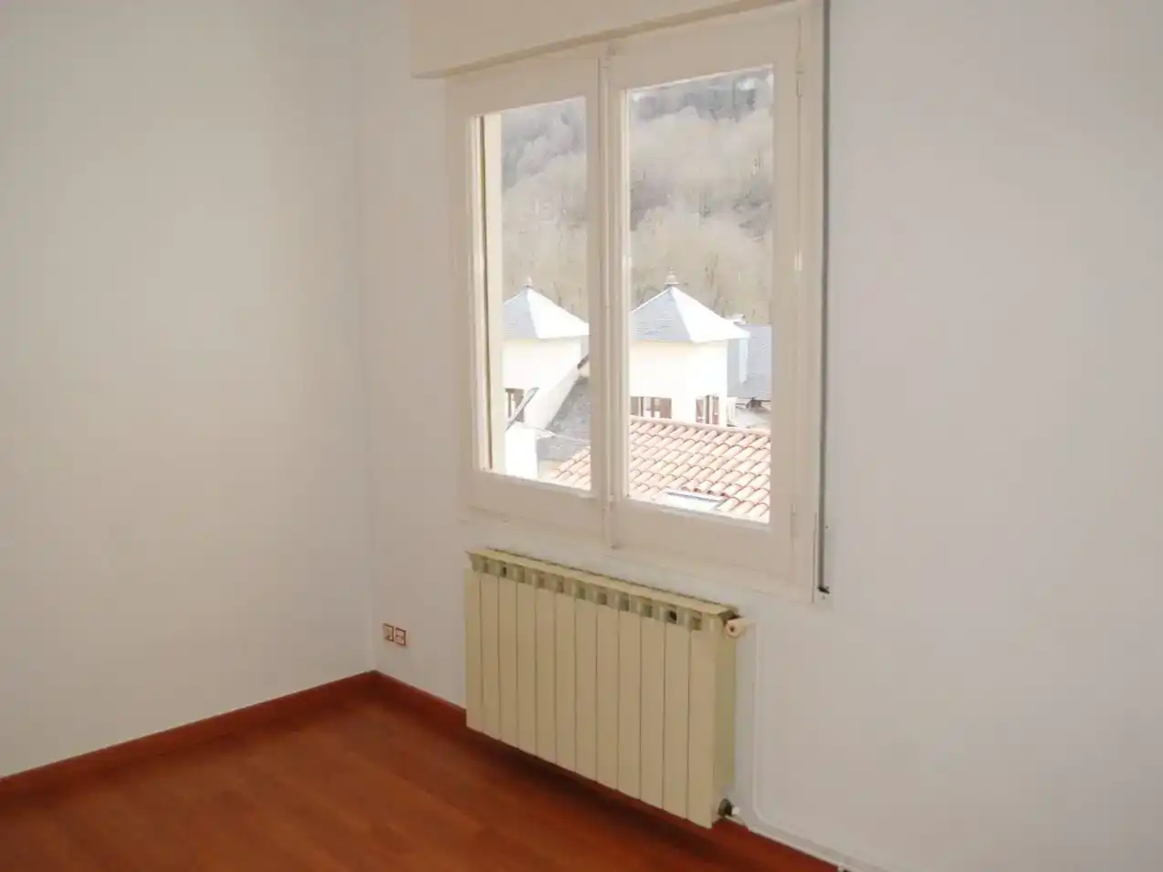 Schlafzimmer von Wohnung zum Verkauf in Camprodon mit Balkon