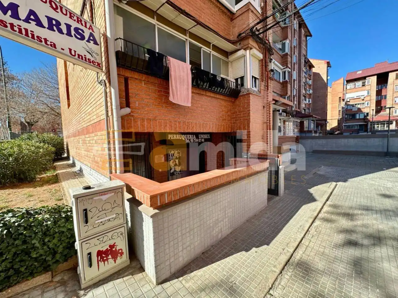 Vista exterior de Local en venda en Sabadell amb Aire condicionat