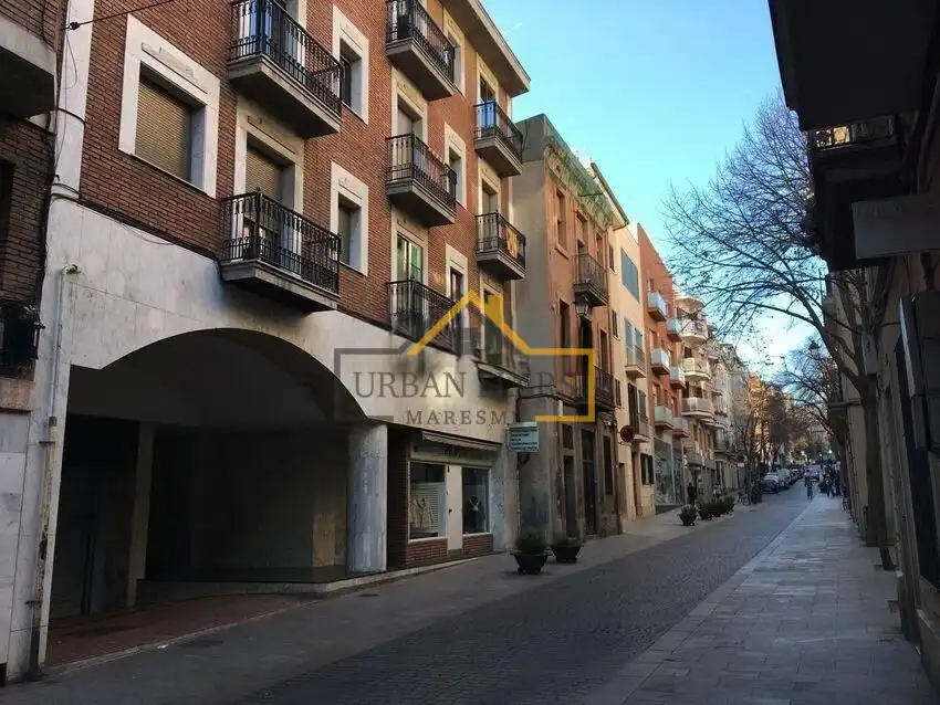 Außenansicht von Garage zum Verkauf in Barcelona