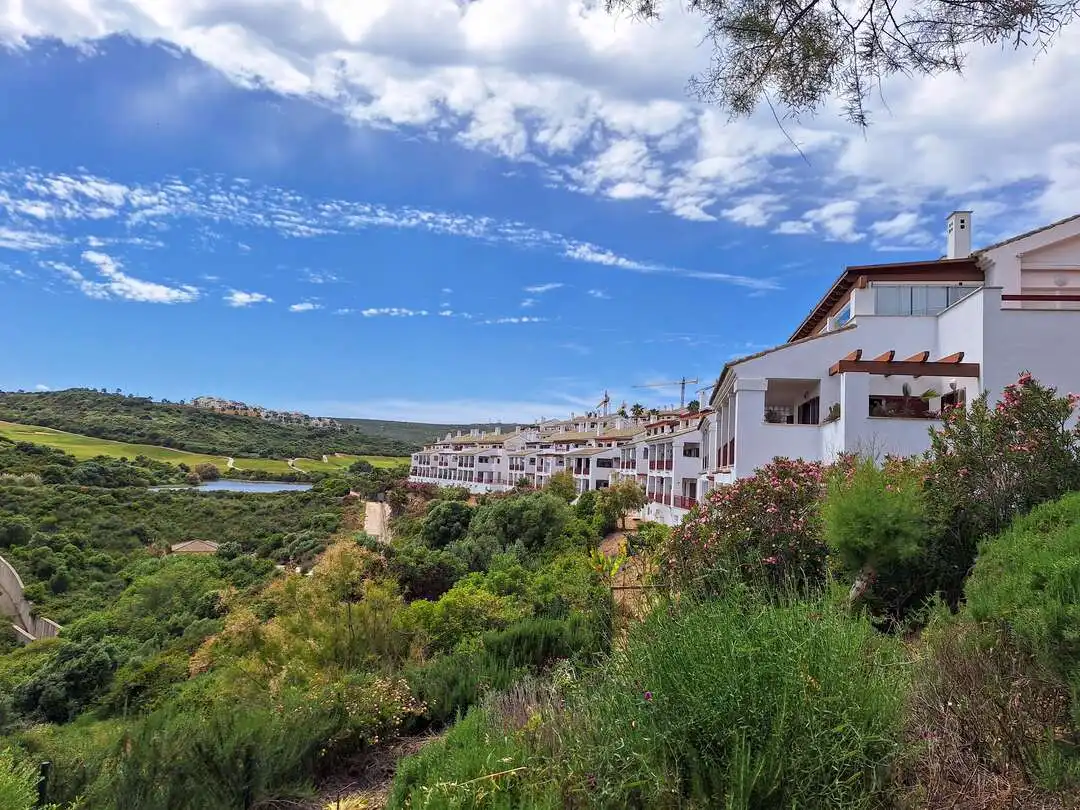 Außenansicht von Dachboden zum Verkauf in La Alcaidesa mit Klimaanlage, Heizung und Terrasse