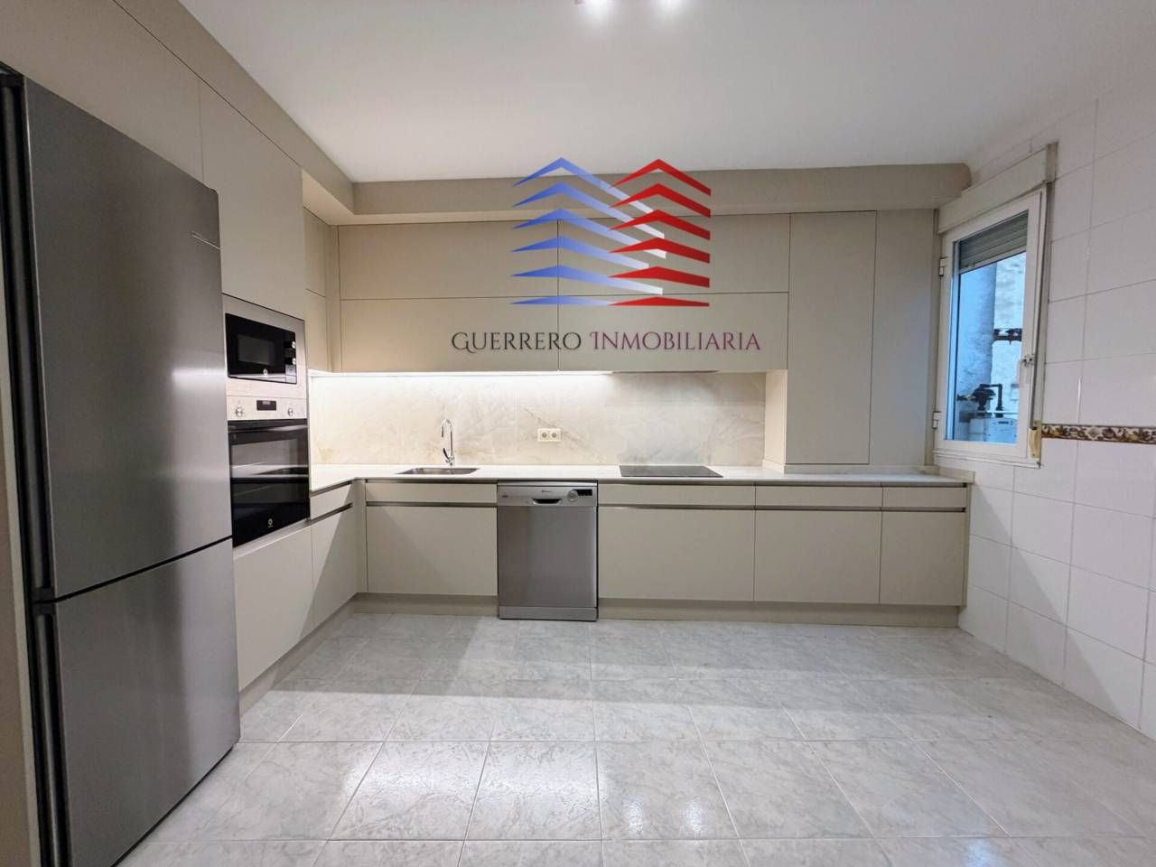 Cocina de Piso de alquiler en Ourense Capital  con Calefacción y Parquet