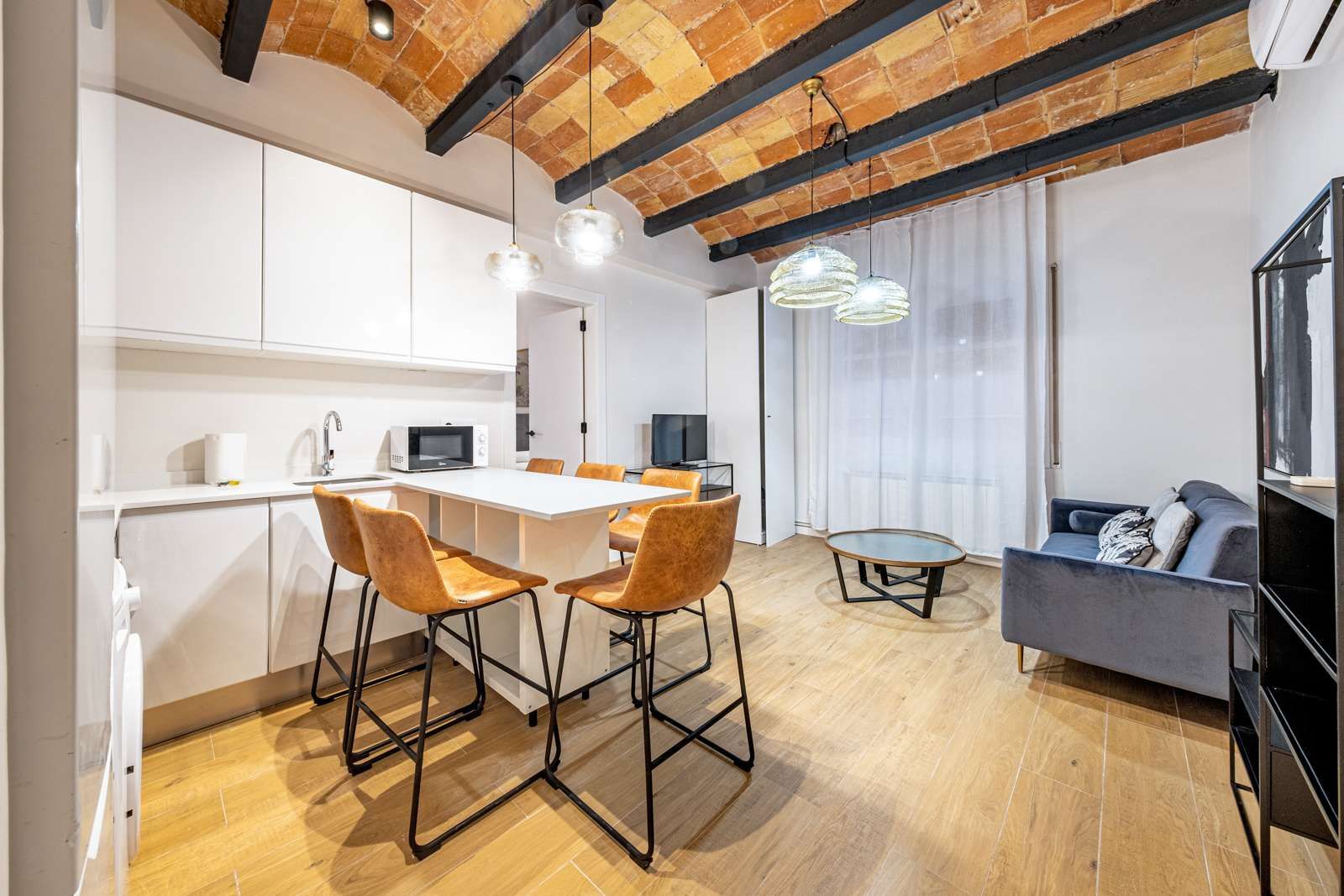 Cuina de Apartament per a compartir en  Barcelona Capital amb Aire condicionat i Terrassa