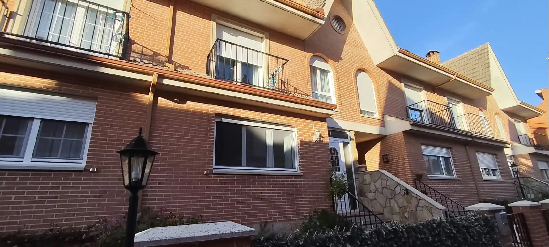 Chalet con jardín en venta en La Bañeza