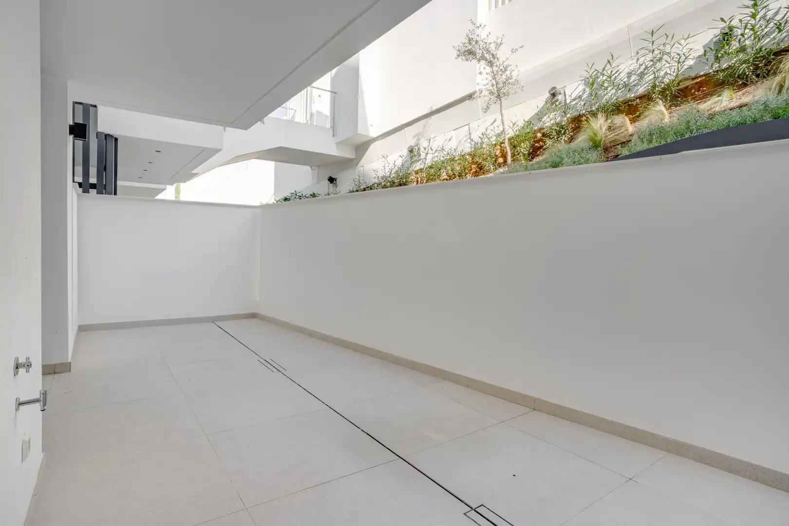 Ground floor for sale in Marbella  with Air Conditioner, Private garden and Terrace